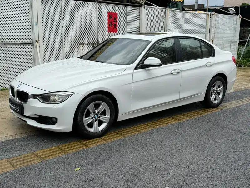 2014 BMW 3 Series 320i Fashion Edition — миниатюра 1