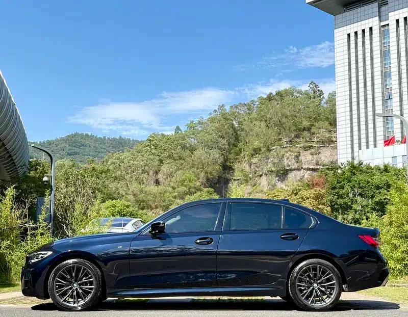 2022 BMW 3 Series 325Li M Sport Shadow Edition — миниатюра 3