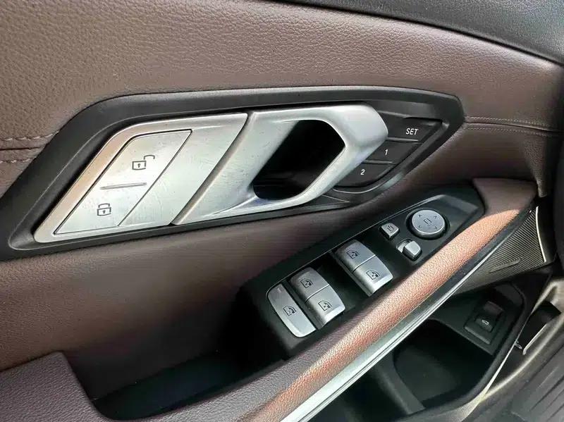 2022 BMW 3 Series Facelift 325i M Sport Shadow Edition — миниатюра 18