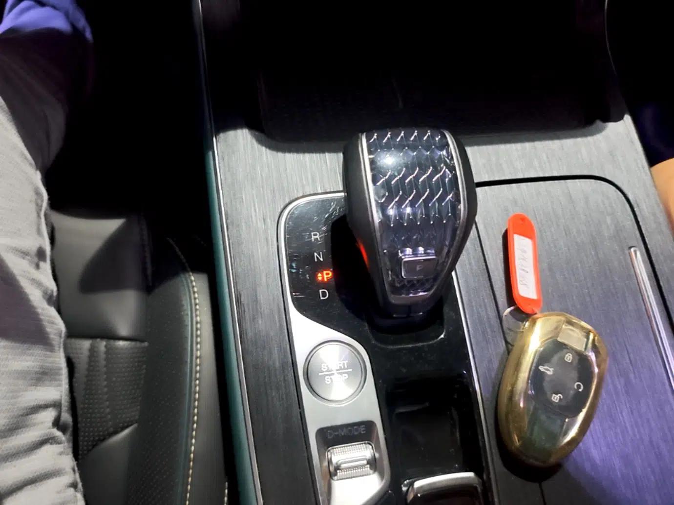 GAC Trumpchi GS8 2022 Linghang Series 2.0 TGDI Two-Wheel-Drive Luxury Smart Connectivity Version (7 Seats) — миниатюра 16