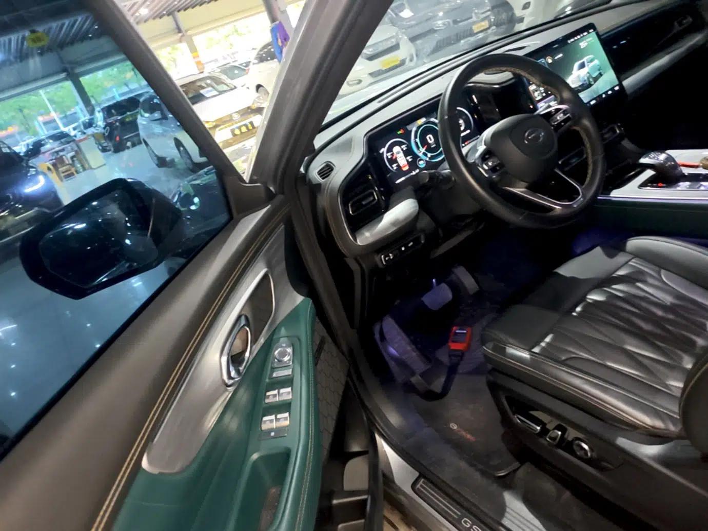 GAC Trumpchi GS8 2022 Linghang Series 2.0 TGDI Two-Wheel-Drive Luxury Smart Connectivity Version (7 Seats) — миниатюра 18