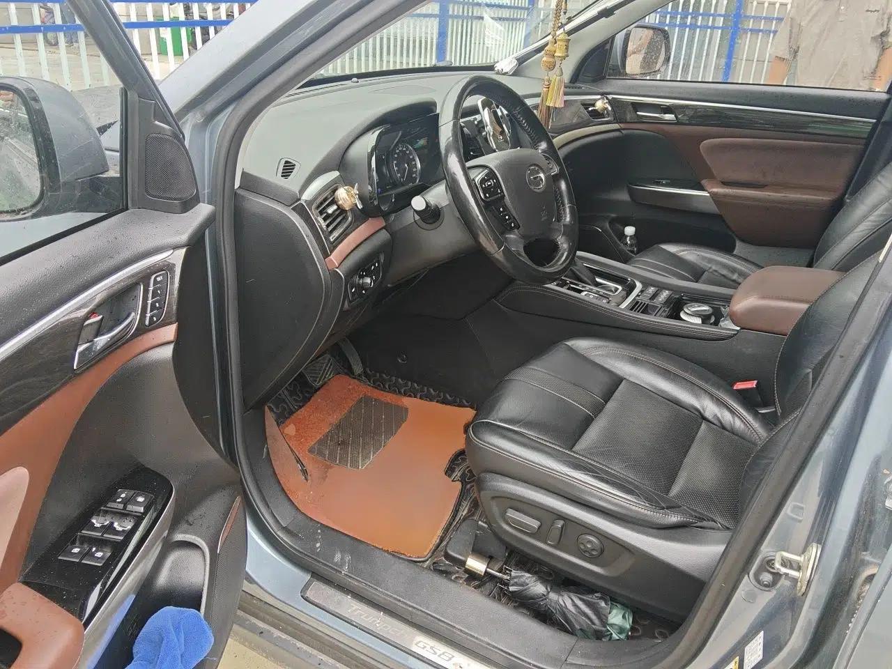 GAC Trumpchi GS8 2017 320T Two-Wheel Drive Luxury Smart Connectivity Version (7 Seats) — миниатюра 16