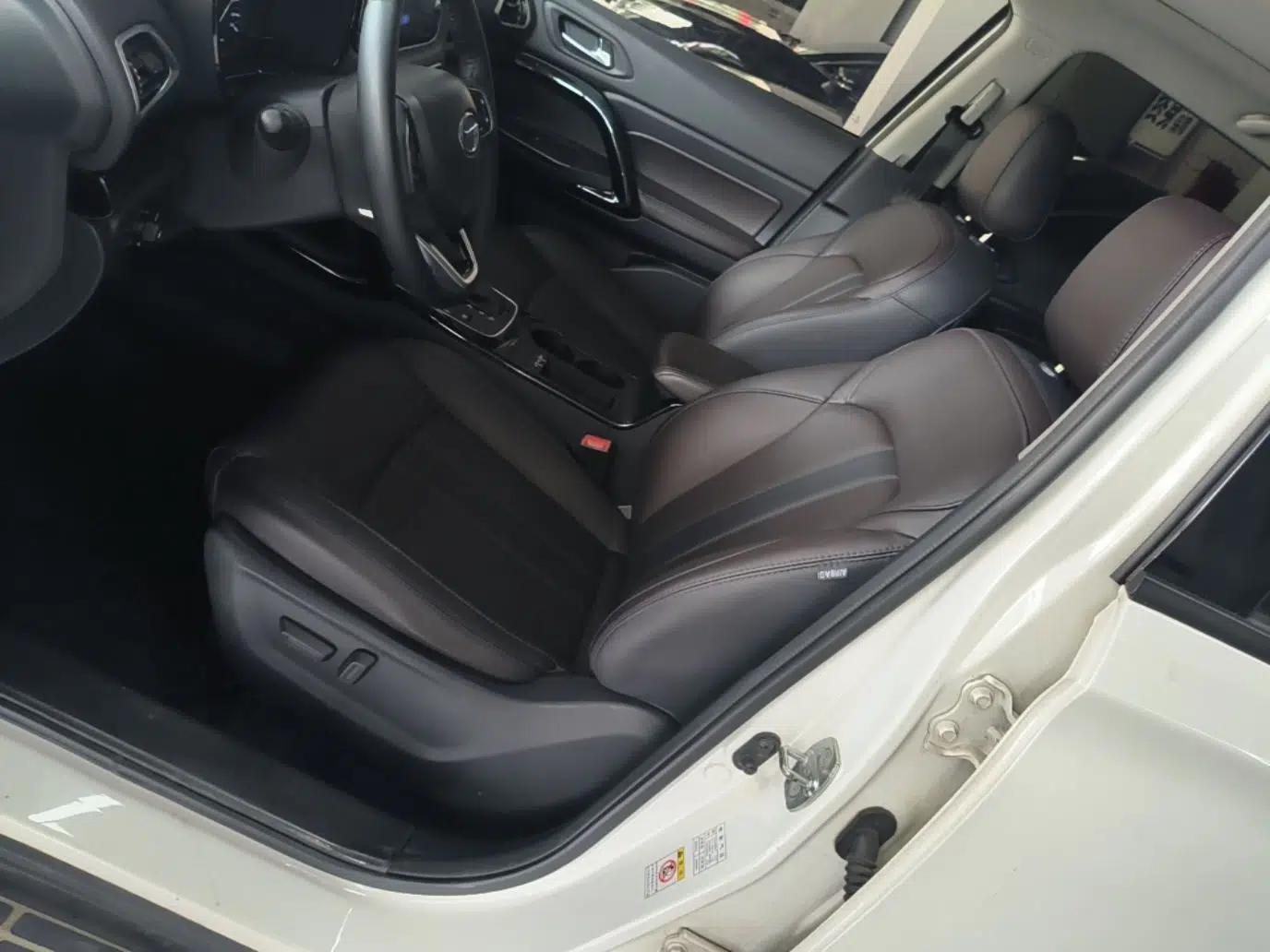 GAC Trumpchi GS4 2018 235T Automatic Two-Wheel Drive Luxury Smart Connectivity Millionth Anniversary Edition — миниатюра 17