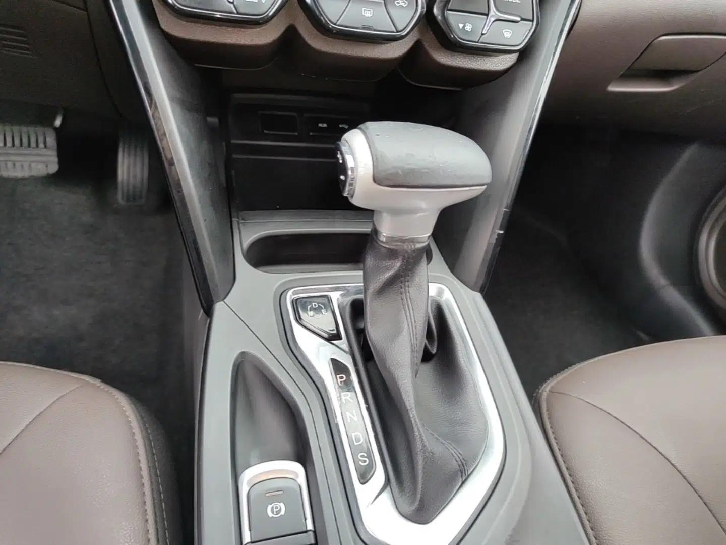 GAC Trumpchi GS4 2017 235T Automatic Two-Wheel Drive Elite Edition — миниатюра 21