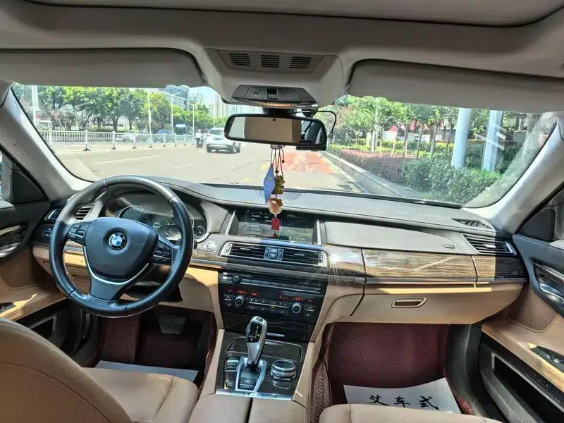 BMW 7 Series 2013 730Li Leading Edition — миниатюра 5