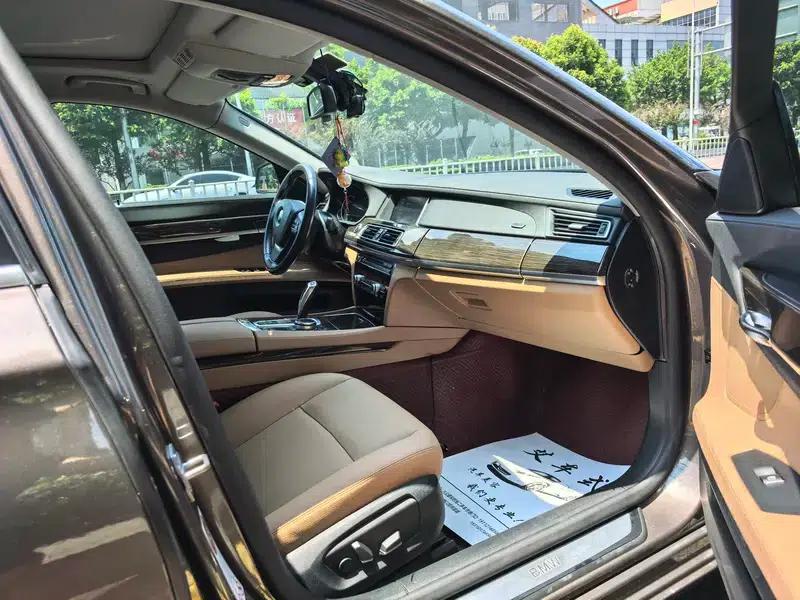 BMW 7 Series 2013 730Li Leading Edition — миниатюра 6