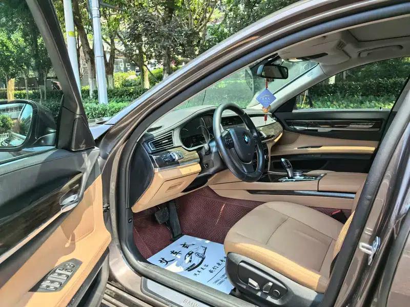 BMW 7 Series 2013 730Li Leading Edition — миниатюра 7