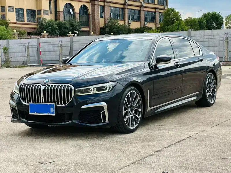 2019 BMW 7 Series 740Li Leading Edition M Sport Package — миниатюра 1