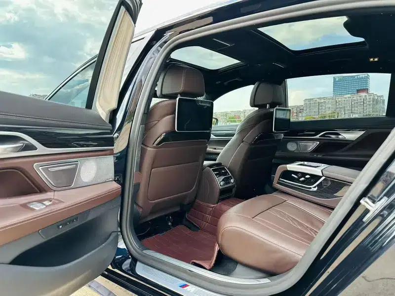 2019 BMW 7 Series 740Li Leading Edition M Sport Package — миниатюра 9