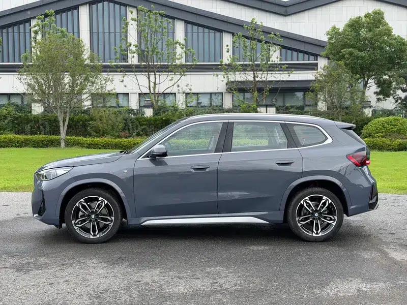 BMW X1 2023 sDrive25Li M Sport Package — миниатюра 3