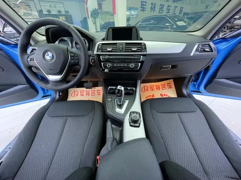 BMW 1 Series (Imported) 2016 118i Leading Edition — миниатюра 5