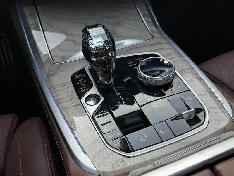 2021 BMW X7 xDrive40i Executive M Sport Package — миниатюра 12