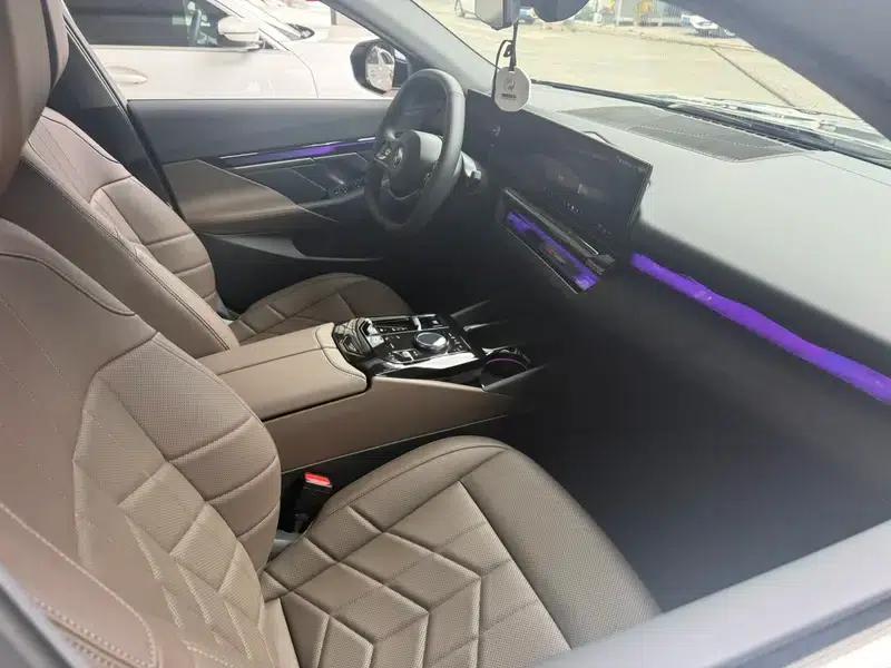 BMW i5 2024 eDrive35L Luxury Package — миниатюра 7