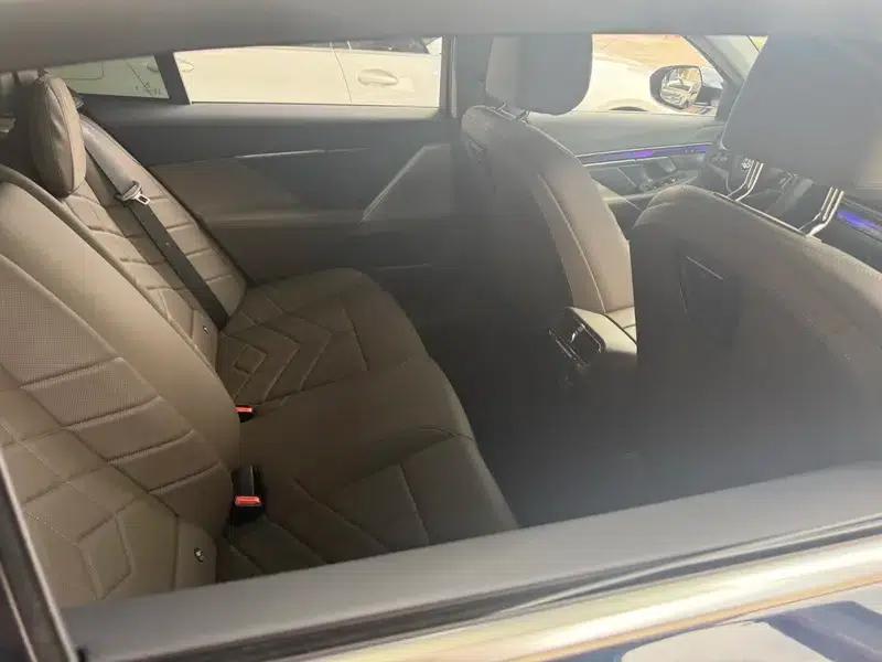 BMW i5 2024 eDrive35L Luxury Package — миниатюра 9