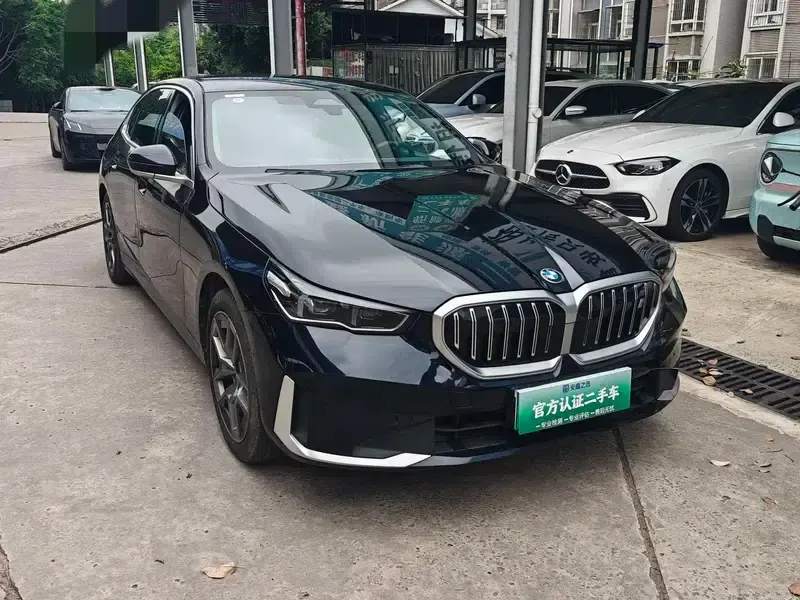 BMW i5 2024 eDrive35L Luxury Package — миниатюра 3