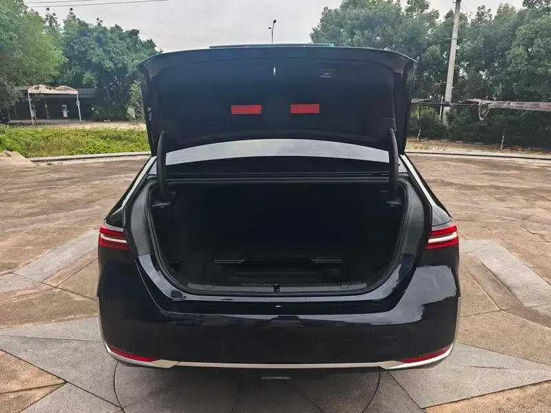 BMW i5 2024 eDrive35L Luxury Package — миниатюра 4