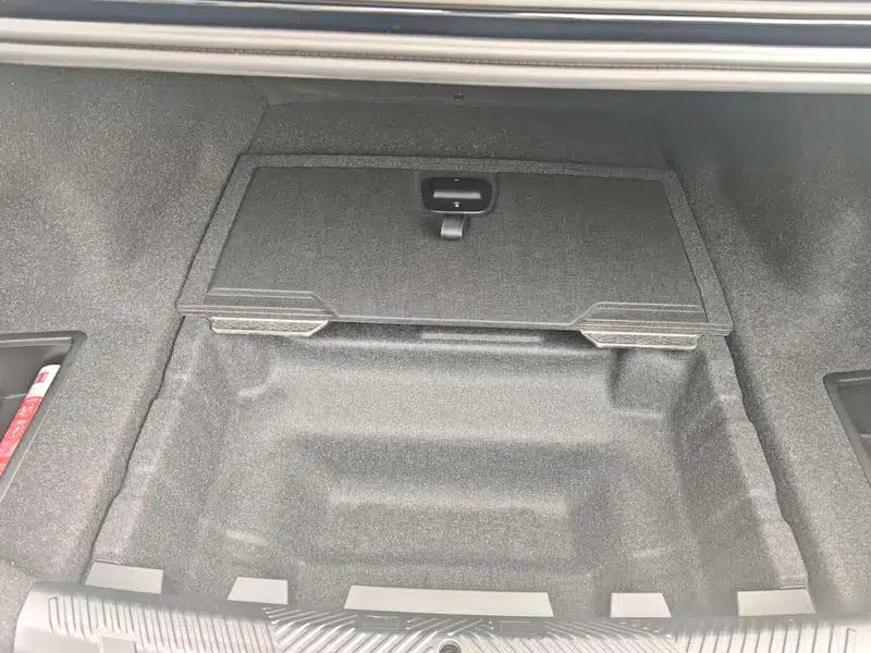 BMW i5 2024 eDrive35L Luxury Package — миниатюра 10
