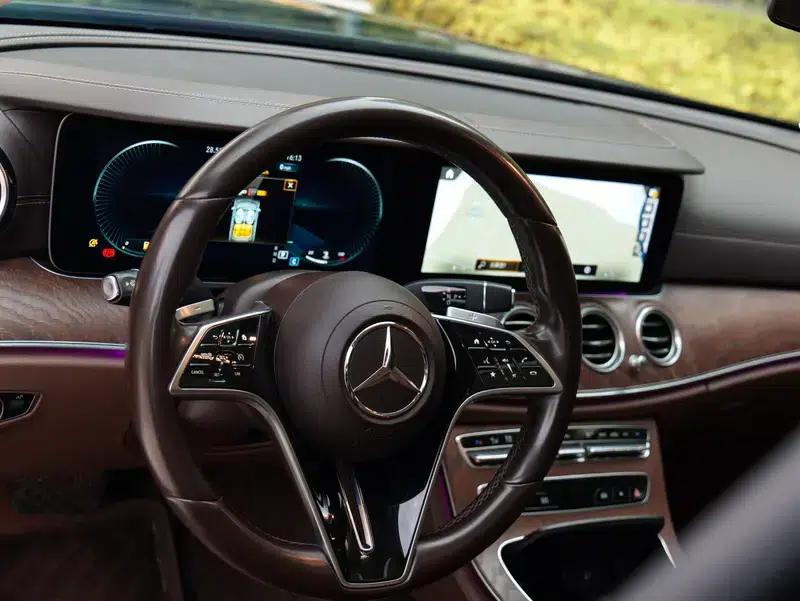 Mercedes-Benz E-Class 2022 Facelift E 300 L Fashion Sedan — миниатюра 9