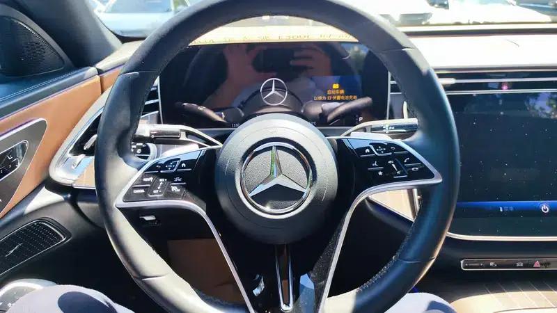 Mercedes-Benz E-Class 2024 Facelift E 300 L Fashion Sedan — миниатюра 13