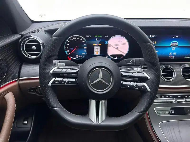 Mercedes-Benz E-Class 2021 Facelift E 300 L Fashion Sport Sedan — миниатюра 16