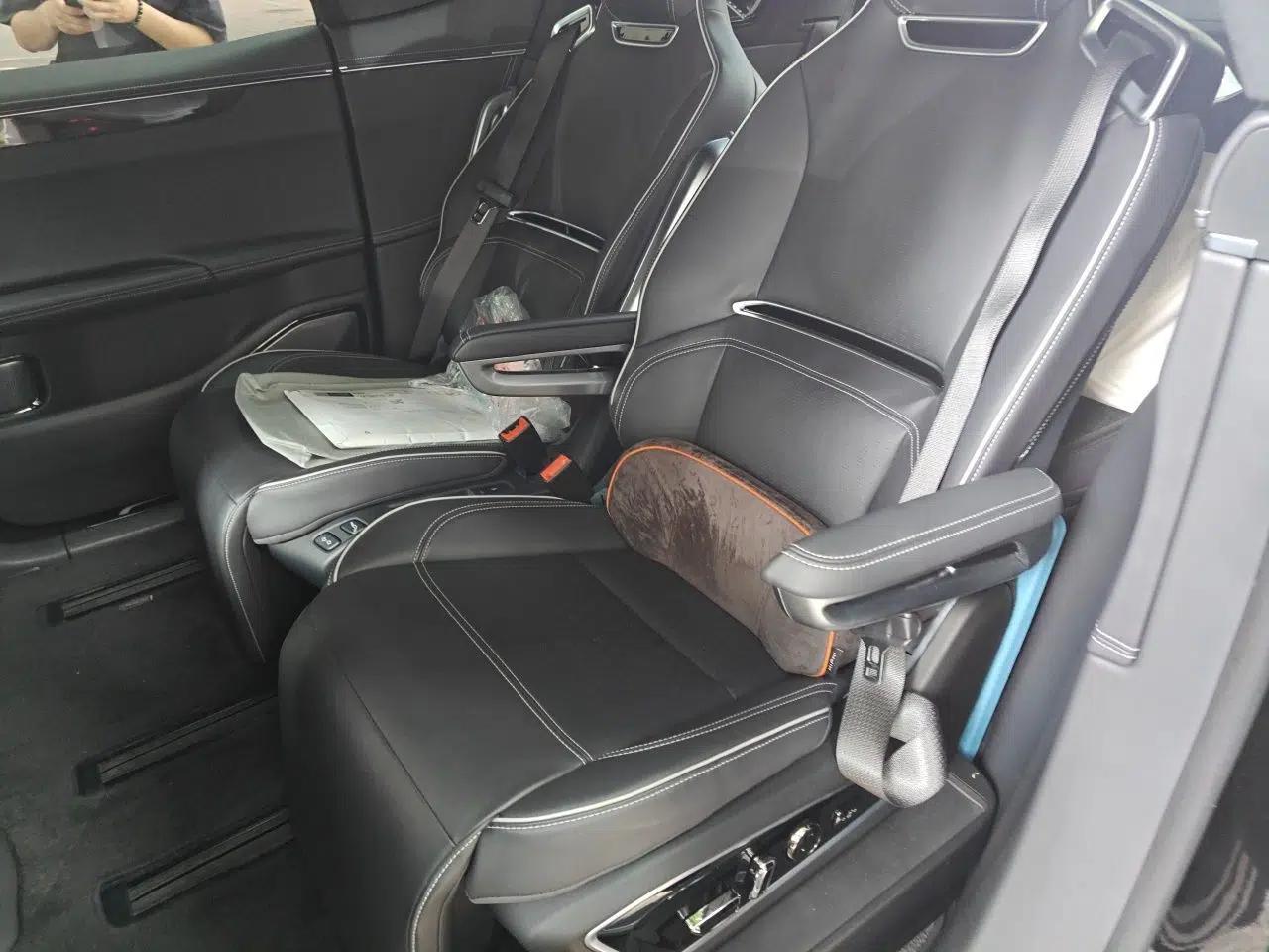 HiPhi X 2021 Luxury Edition 6-Seater — миниатюра 17