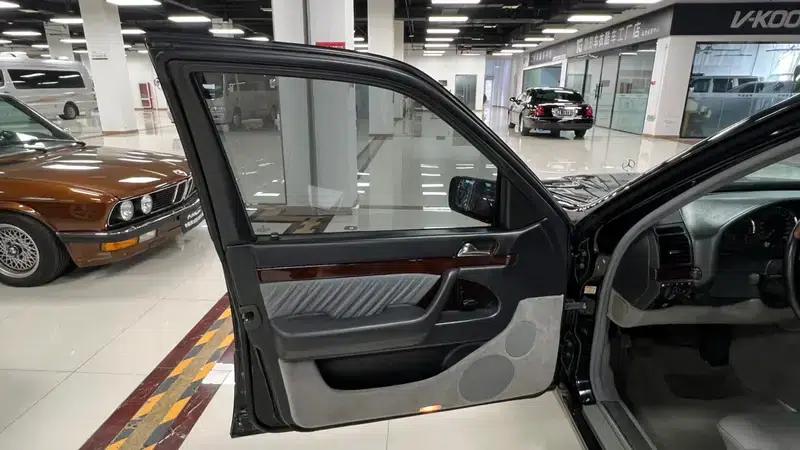 Mercedes-Benz S-Class 1994 3.2L Automatic Rear-Wheel Drive 5-Seater (Parallel Import) — миниатюра 25