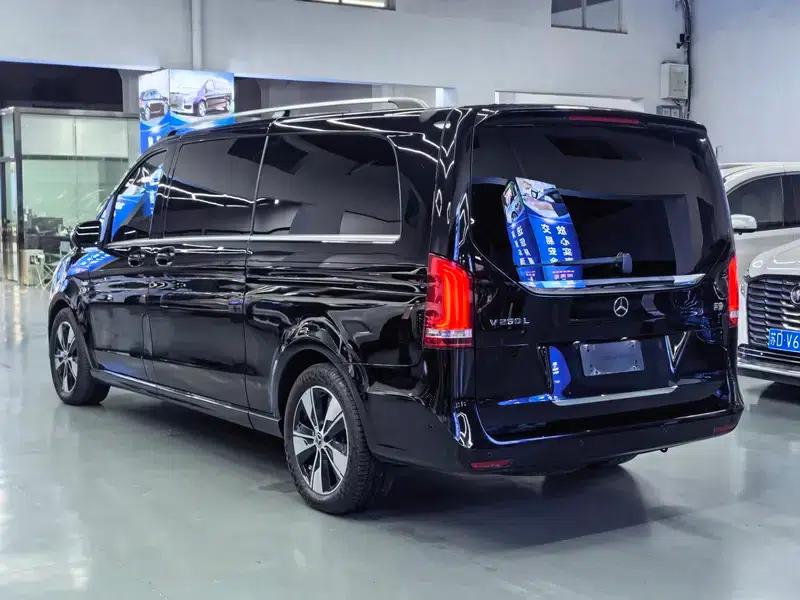 Mercedes-Benz V-Class 2021 V 260 L Long Wheelbase Premium Edition — миниатюра 4