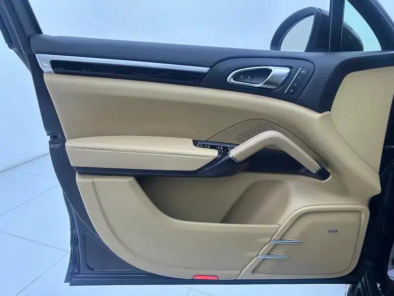 Cayenne 2014 Cayenne Platinum Edition 3.0T — миниатюра 13