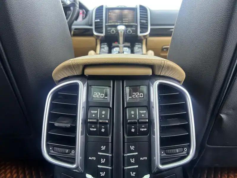 Cayenne 2014 Cayenne Platinum Edition 3.0T — миниатюра 15