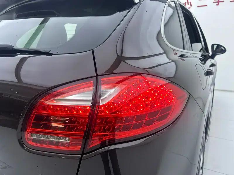 Cayenne 2014 Cayenne Platinum Edition 3.0T — миниатюра 16
