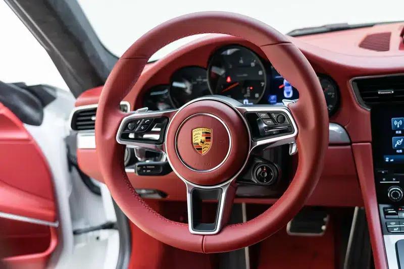 2018 Porsche 911 3.0T Automatic Rear-Wheel Drive 4-Seat Factory Custom Edition — миниатюра 14