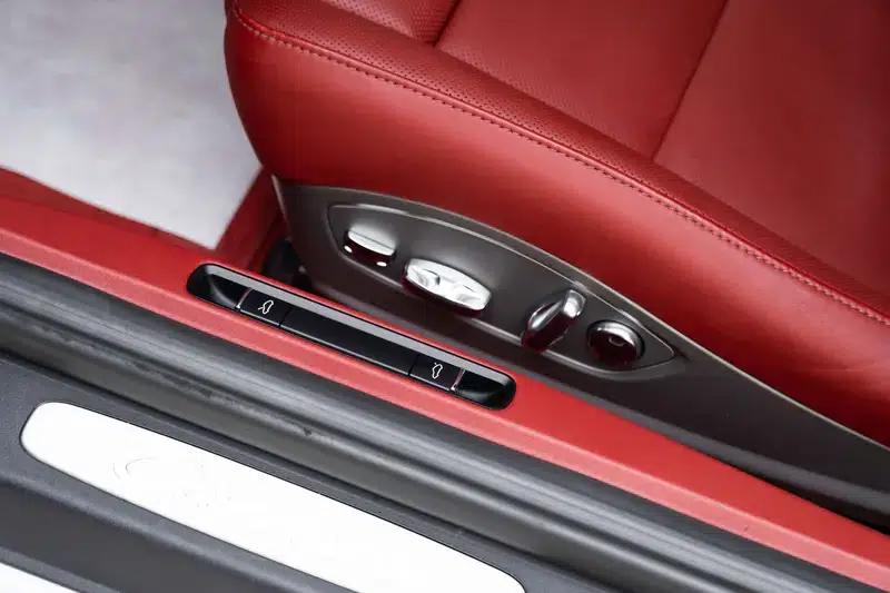 2018 Porsche 911 3.0T Automatic Rear-Wheel Drive 4-Seat Factory Custom Edition — миниатюра 16