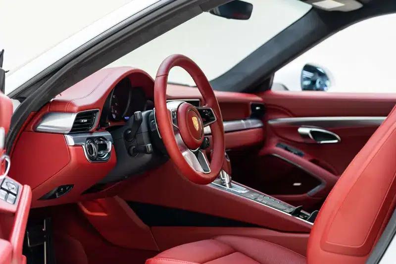 2018 Porsche 911 3.0T Automatic Rear-Wheel Drive 4-Seat Factory Custom Edition — миниатюра 17