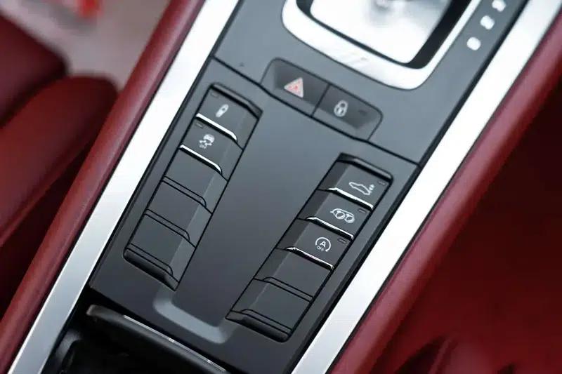 2018 Porsche 911 3.0T Automatic Rear-Wheel Drive 4-Seat Factory Custom Edition — миниатюра 19