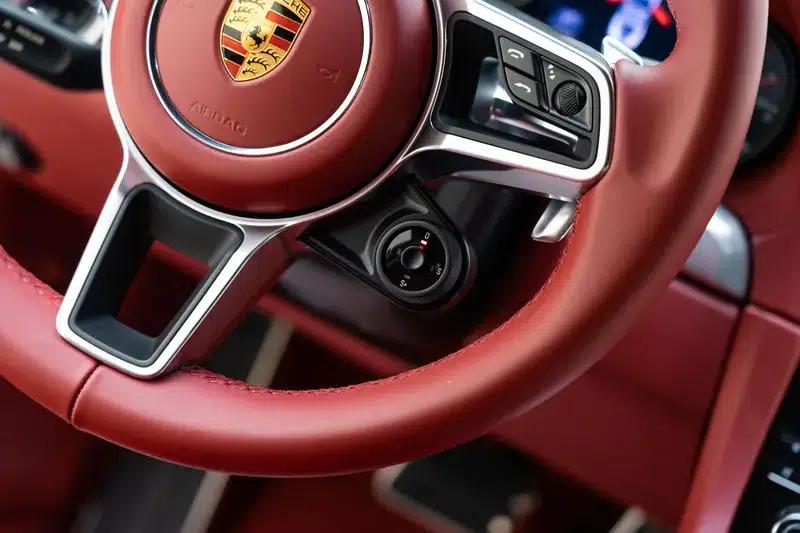 2018 Porsche 911 3.0T Automatic Rear-Wheel Drive 4-Seat Factory Custom Edition — миниатюра 10