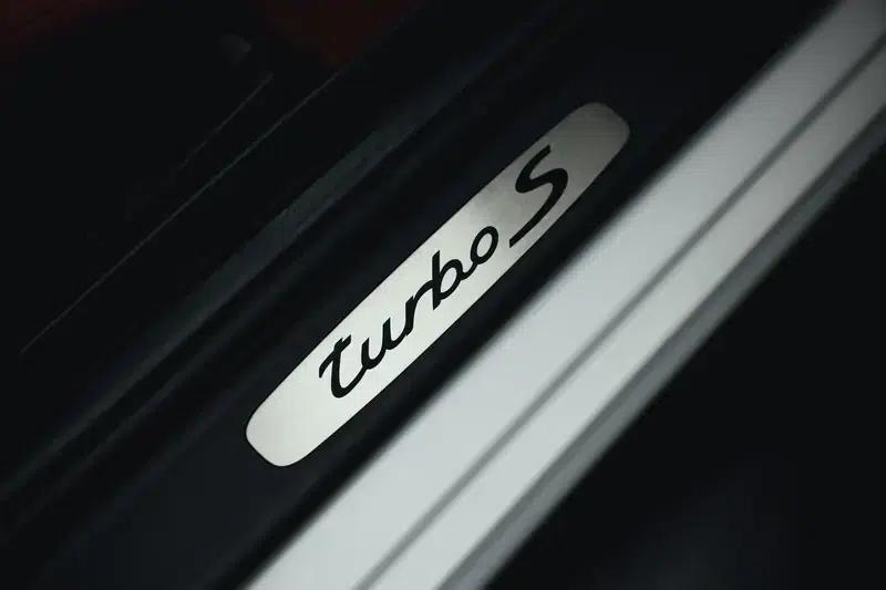 2010 Porsche 911 Turbo S 3.8T — миниатюра 12