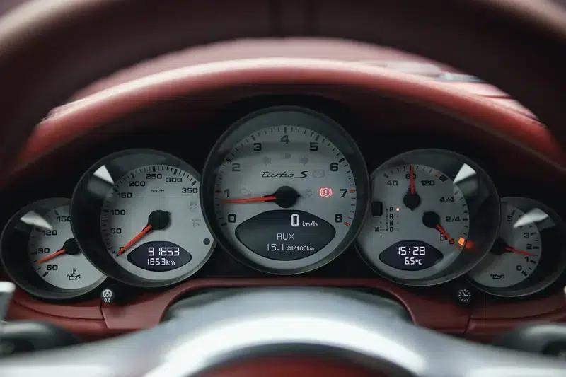 2010 Porsche 911 Turbo S 3.8T — миниатюра 28