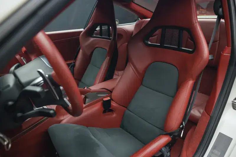 2010 Porsche 911 Turbo S 3.8T — миниатюра 32