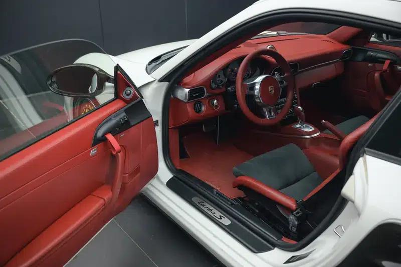 2010 Porsche 911 Turbo S 3.8T — миниатюра 36