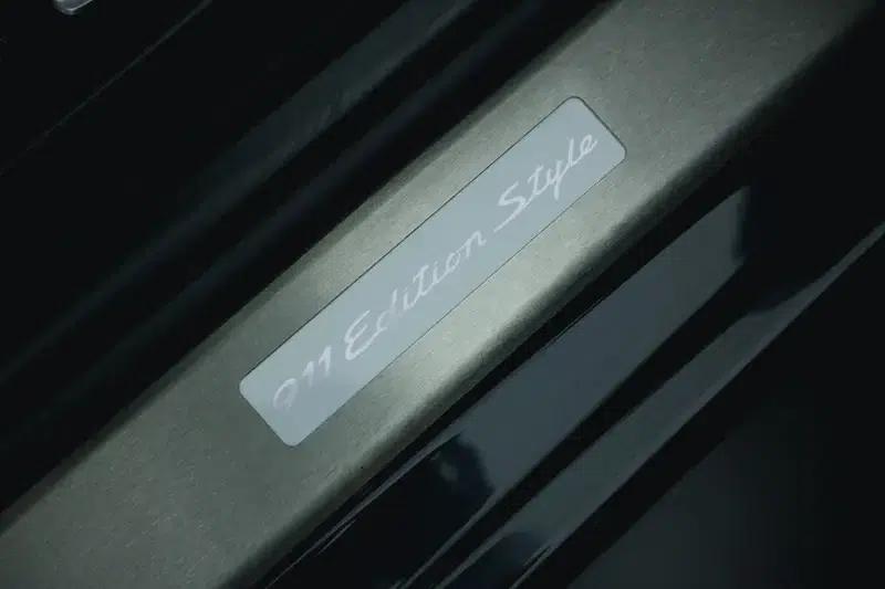 Porsche 911 2011 Edition Style 3.6L Coupe — миниатюра 8