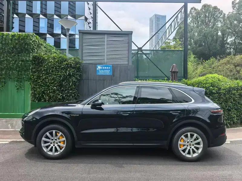 Cayenne E-Hybrid 2019 Cayenne E-Hybrid 2.0T — миниатюра 3