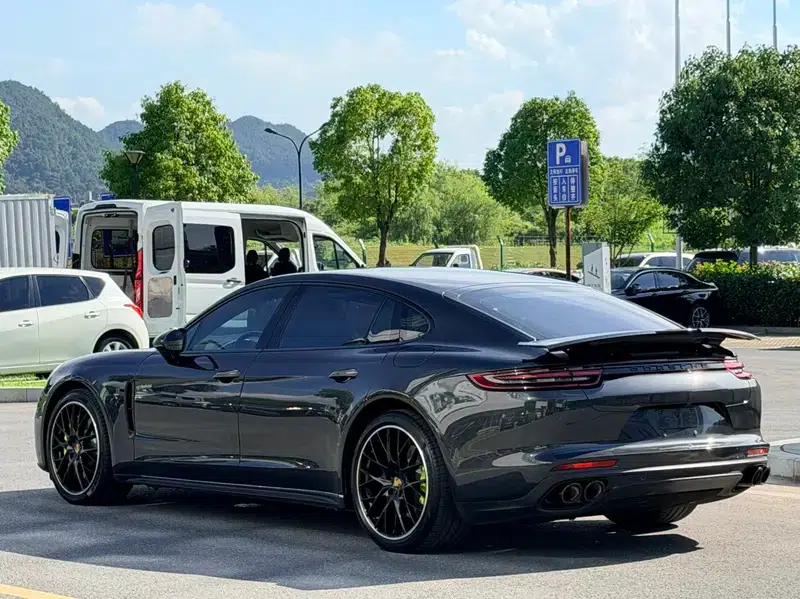 2017 Panamera E-Hybrid, Panamera 4 E-Hybrid Executive Long Wheelbase 2.9T — миниатюра 4