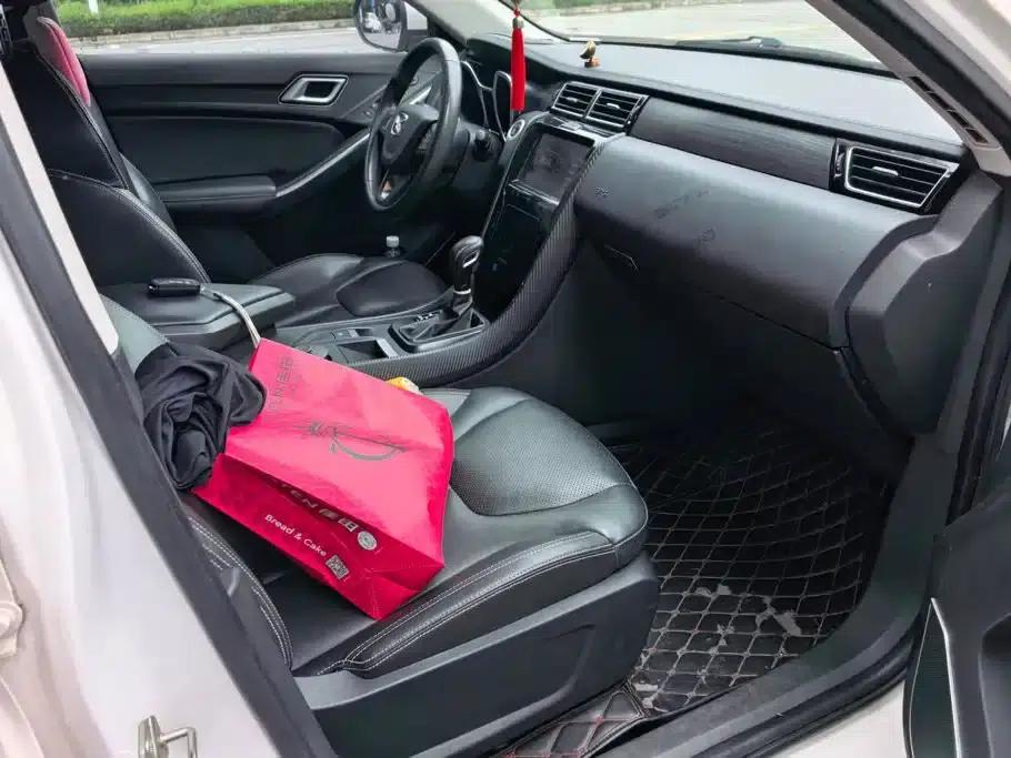 Yusheng S330 2016 1.5L GTDi Automatic 2WD Flagship Edition — миниатюра 8