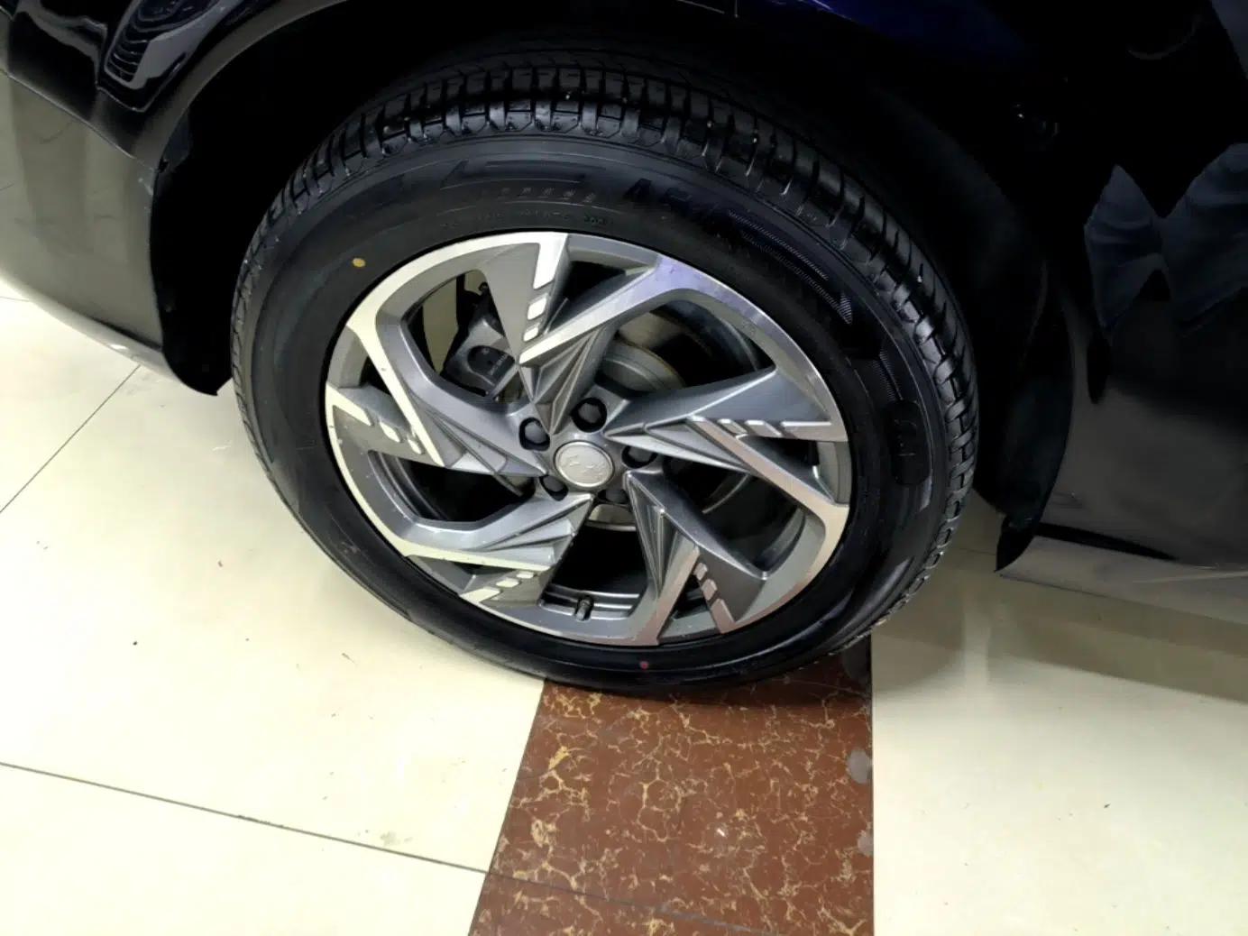 Hongqi HS3 PHEV 2024 PHEV 115km Jingwei Edition — миниатюра 11
