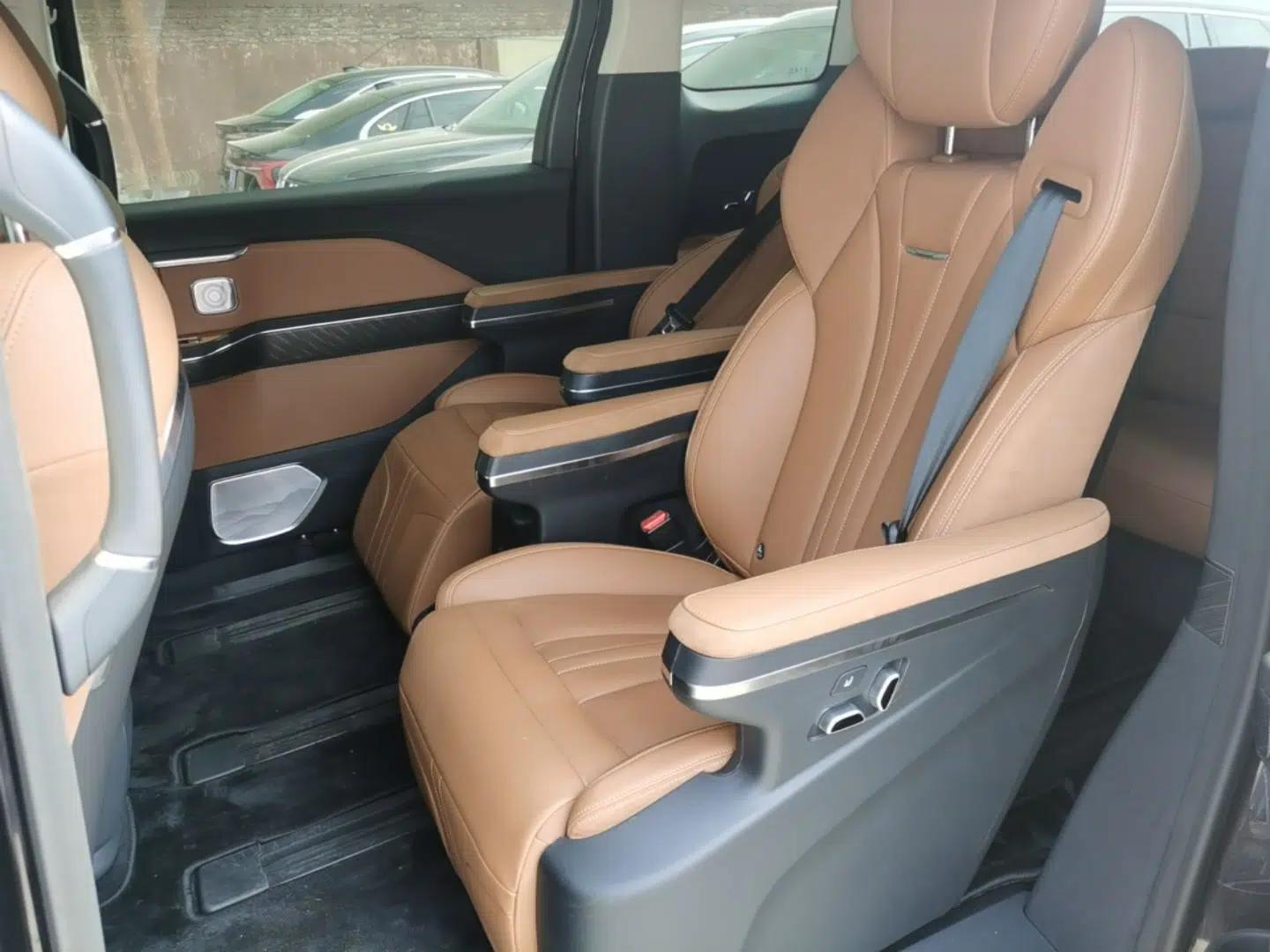 Hongqi HQ9 PHEV 2024 2.0T Four-Wheel Drive Business Edition — миниатюра 20