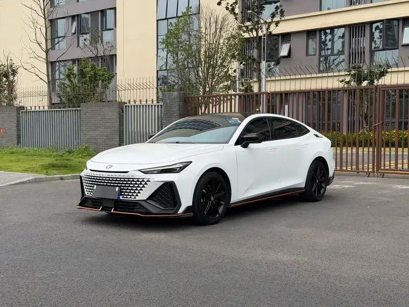Changan UNI-V 2023 2.0T Speed Edition — миниатюра 1