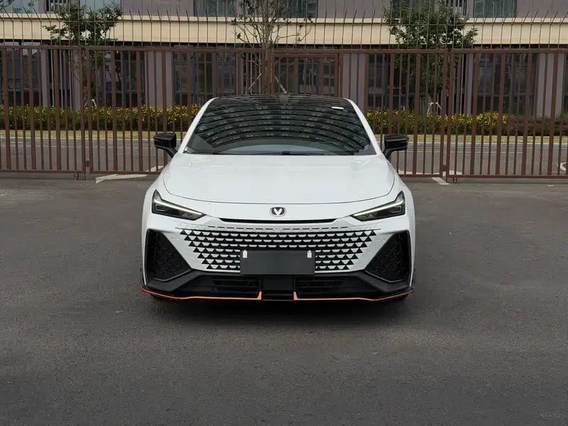 Changan UNI-V 2023 2.0T Speed Edition — миниатюра 2