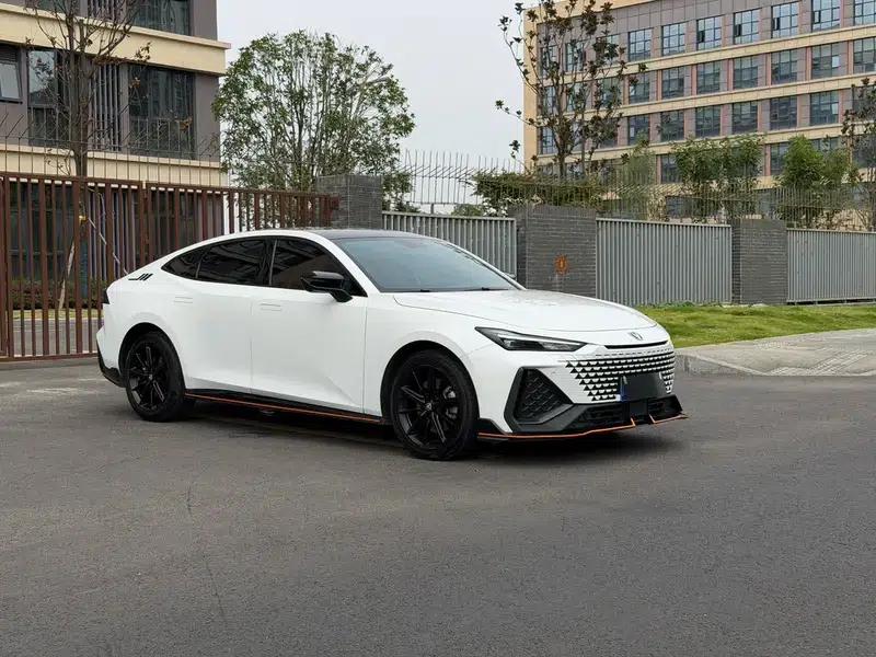 Changan UNI-V 2023 2.0T Speed Edition — миниатюра 3