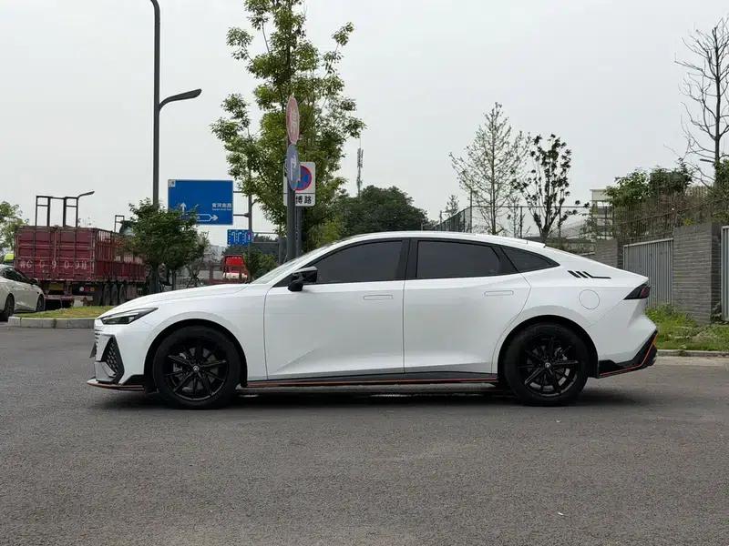 Changan UNI-V 2023 2.0T Speed Edition — миниатюра 4