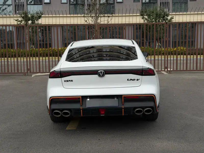 Changan UNI-V 2023 2.0T Speed Edition — миниатюра 6